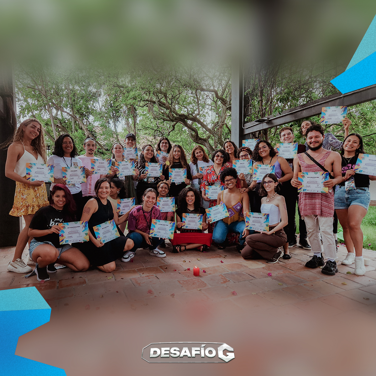 Fotografía a color de jóvenes participantes del bootcamp Desafío G 2024